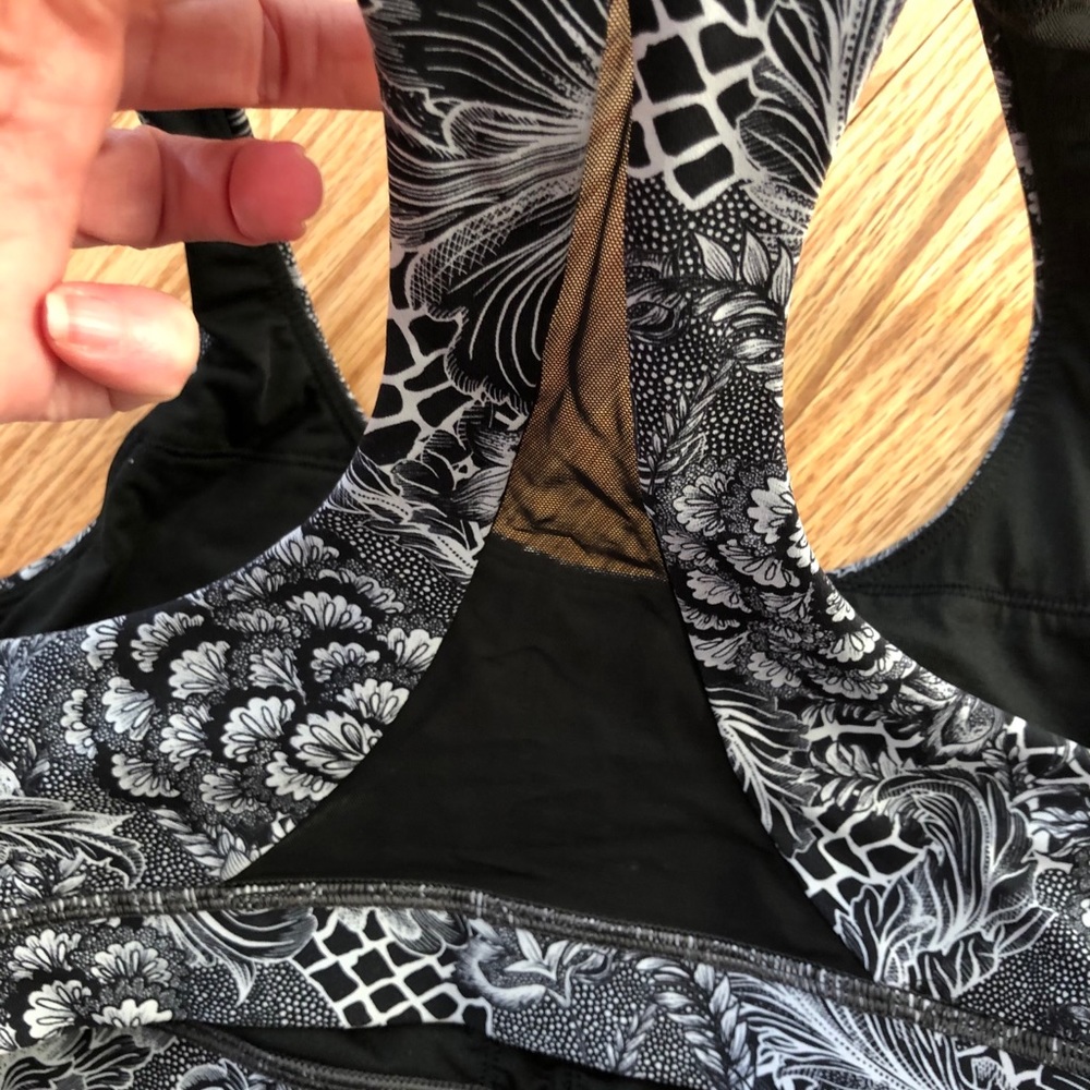❤️ Lulu Racerback Bra - Size 8